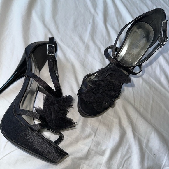 Satin Strappy with ruffles and platform perfect for going out hoco club, sz 8 - Picture 1 of 6